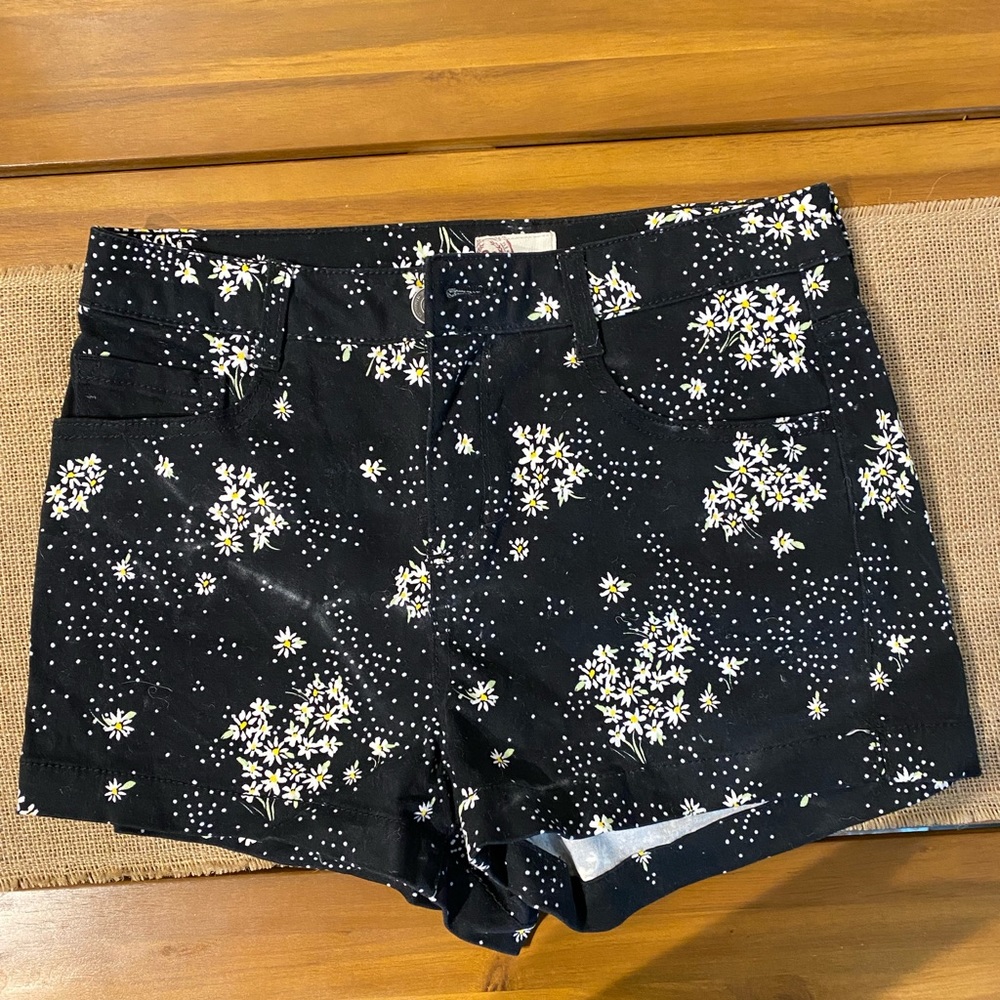 SO Black Floral Shorts Juniors Size 11